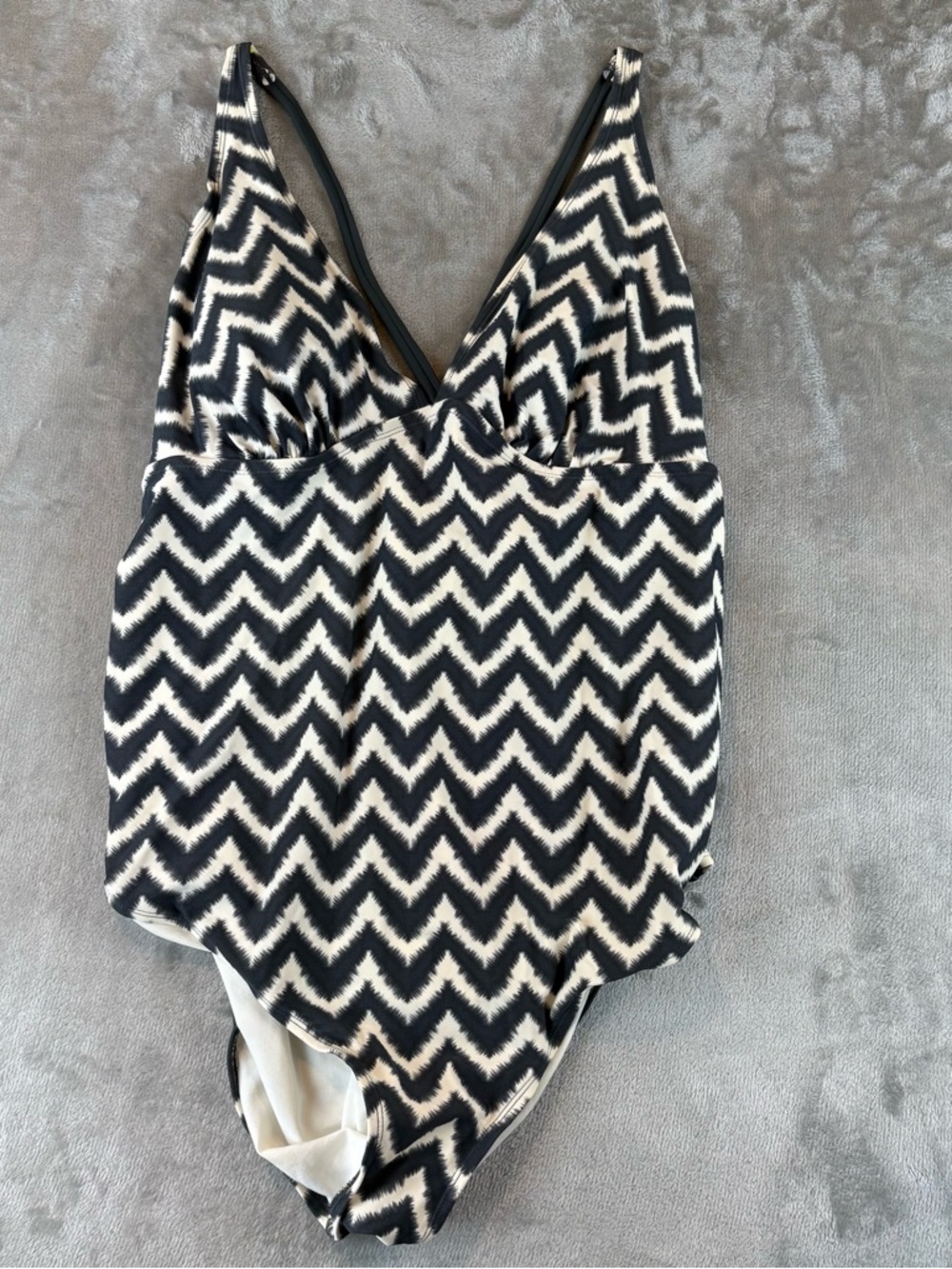 Liz Lange Maternity Chevron One-Piece Swimsuit XXL